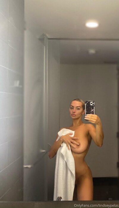 Lindsey Pelas Post #14