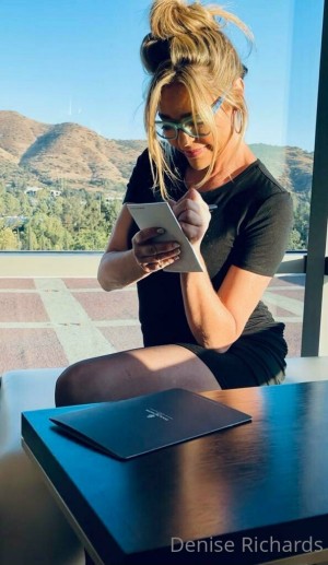 Denise Richards Photo #103