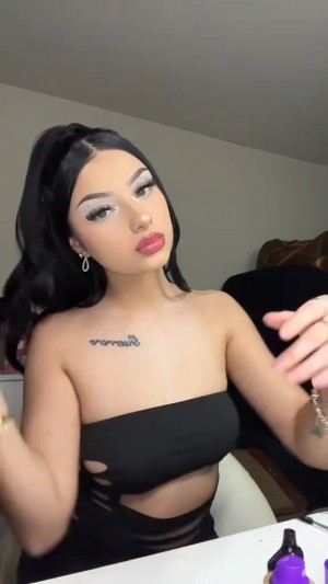 Leslie Emma Photo #9