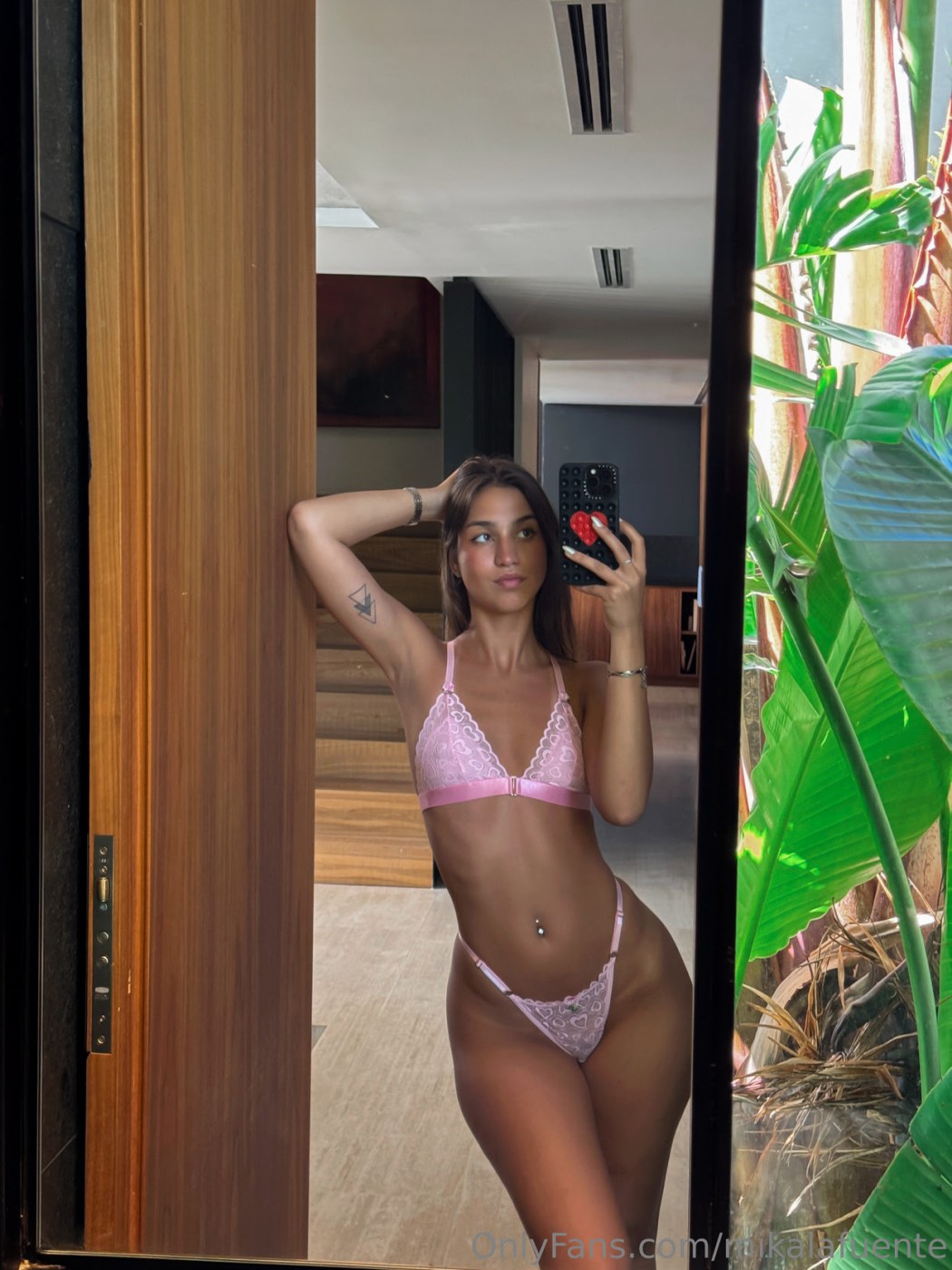 Mikaela Lafuente Photo #1937