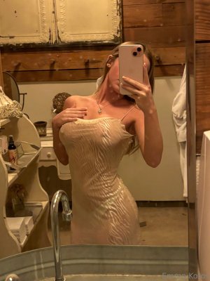 Emma Kotos Photo #258