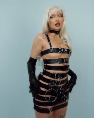 Naomi Jon Photo #2