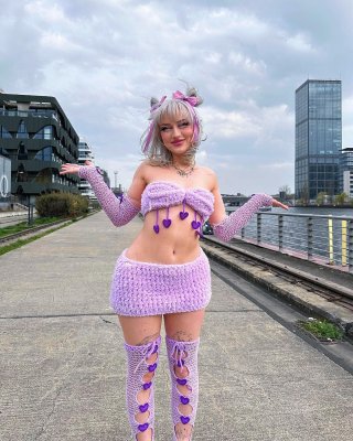 Naomi Jon Photo #10