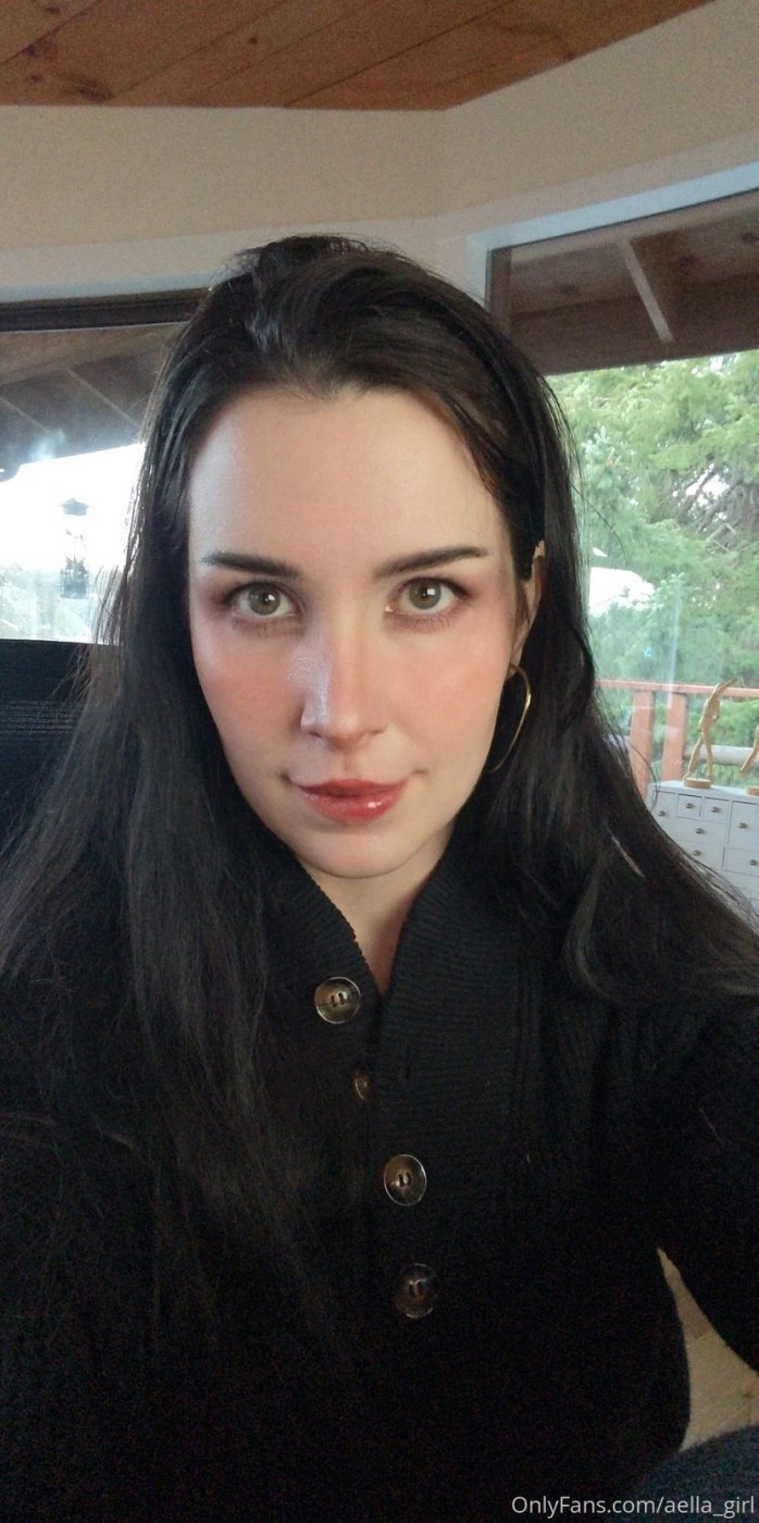 Aella Girl Photo #302