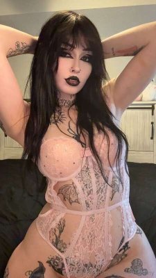 Hotgothmilf Photo #94