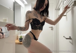 Succuba Tinyy Photo #5