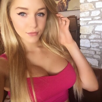 Courtney Tailor Photo #16