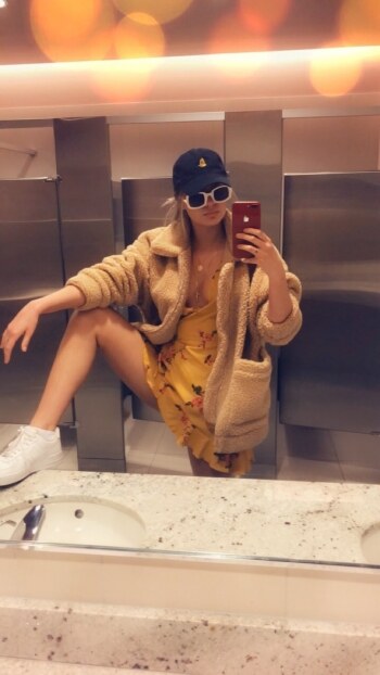 Alissa Violet Photo #17