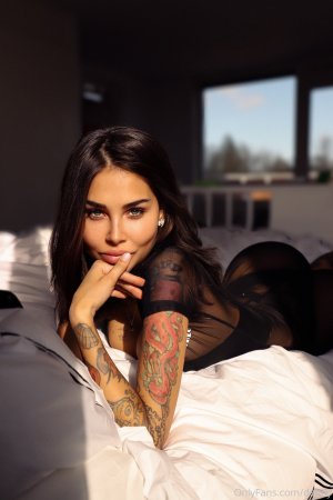 Elizabeth Anne Photo #11