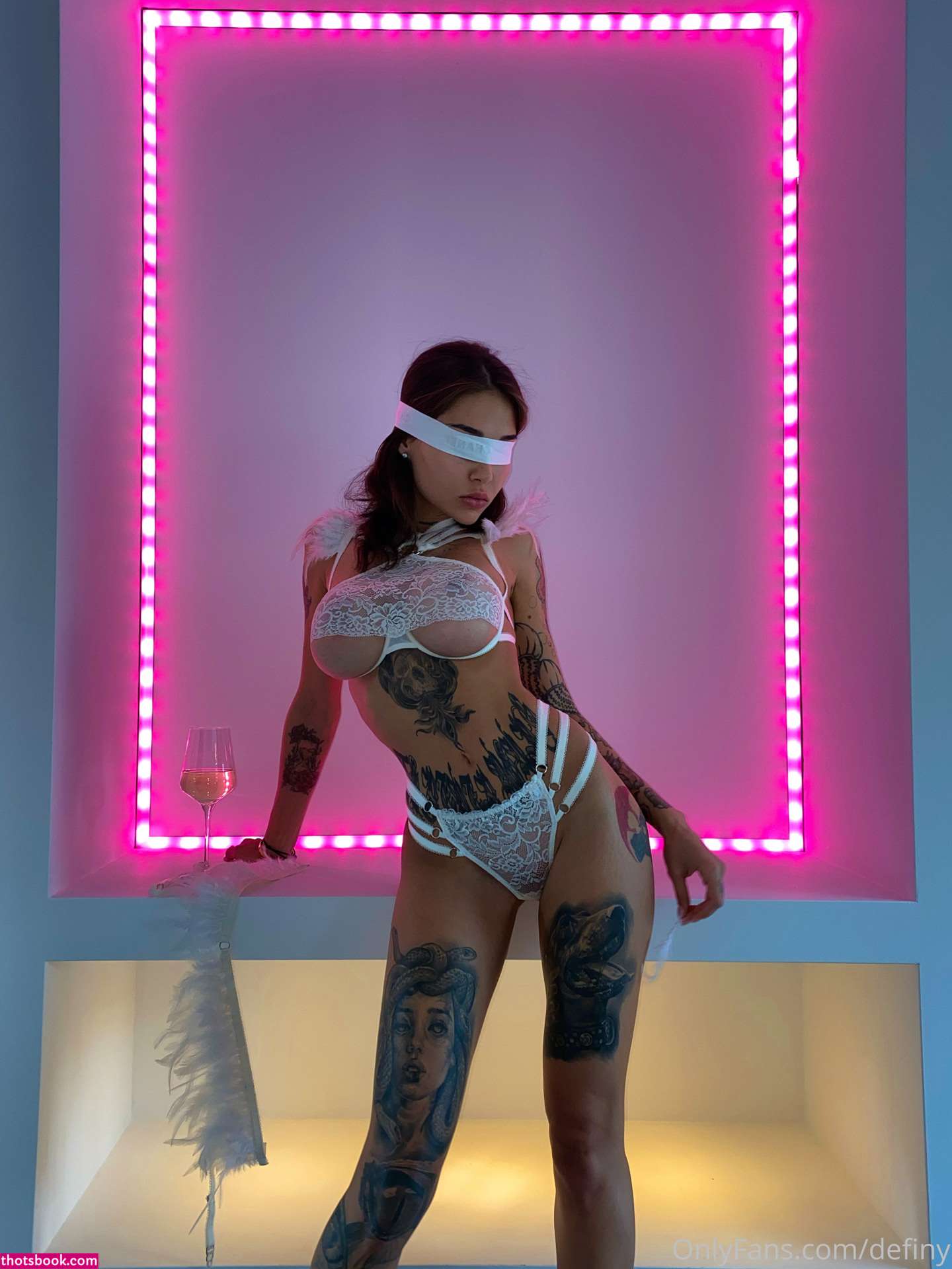 Elizabeth Definhy Photo #83