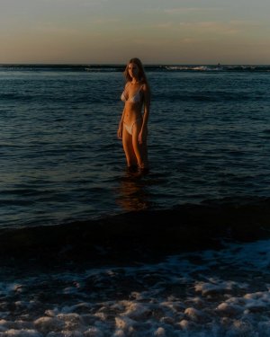 Emily Feld Photo #6