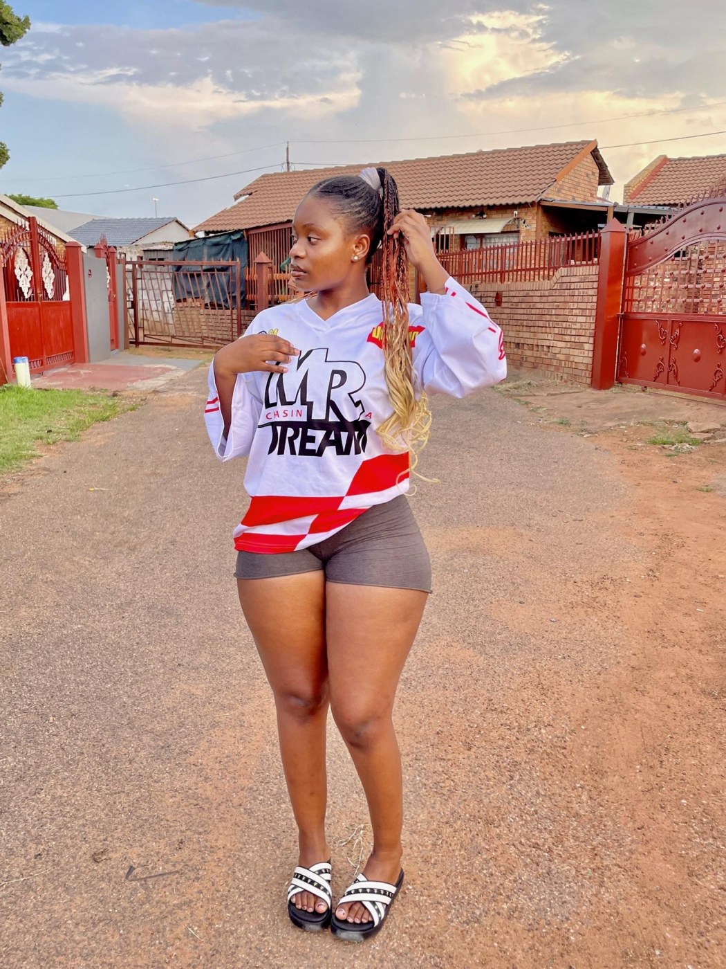 Vunene Taiwo Mabunda Photo #15