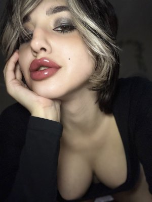 yololove Photo #10