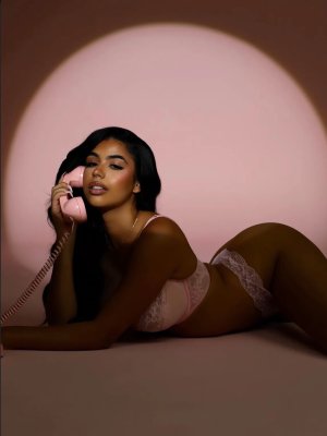 anissa.moroni Photo #4