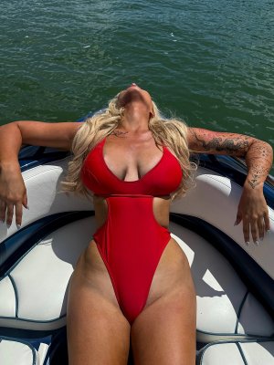 honeyrhiii Photo #3