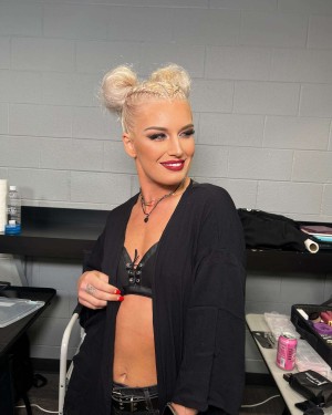 Toni Storm Photo #8