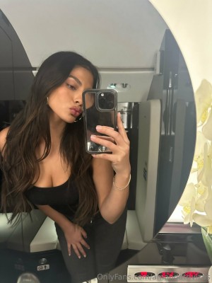 Amanda Trivizas Photo #111