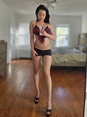 Connie Han Photo #15