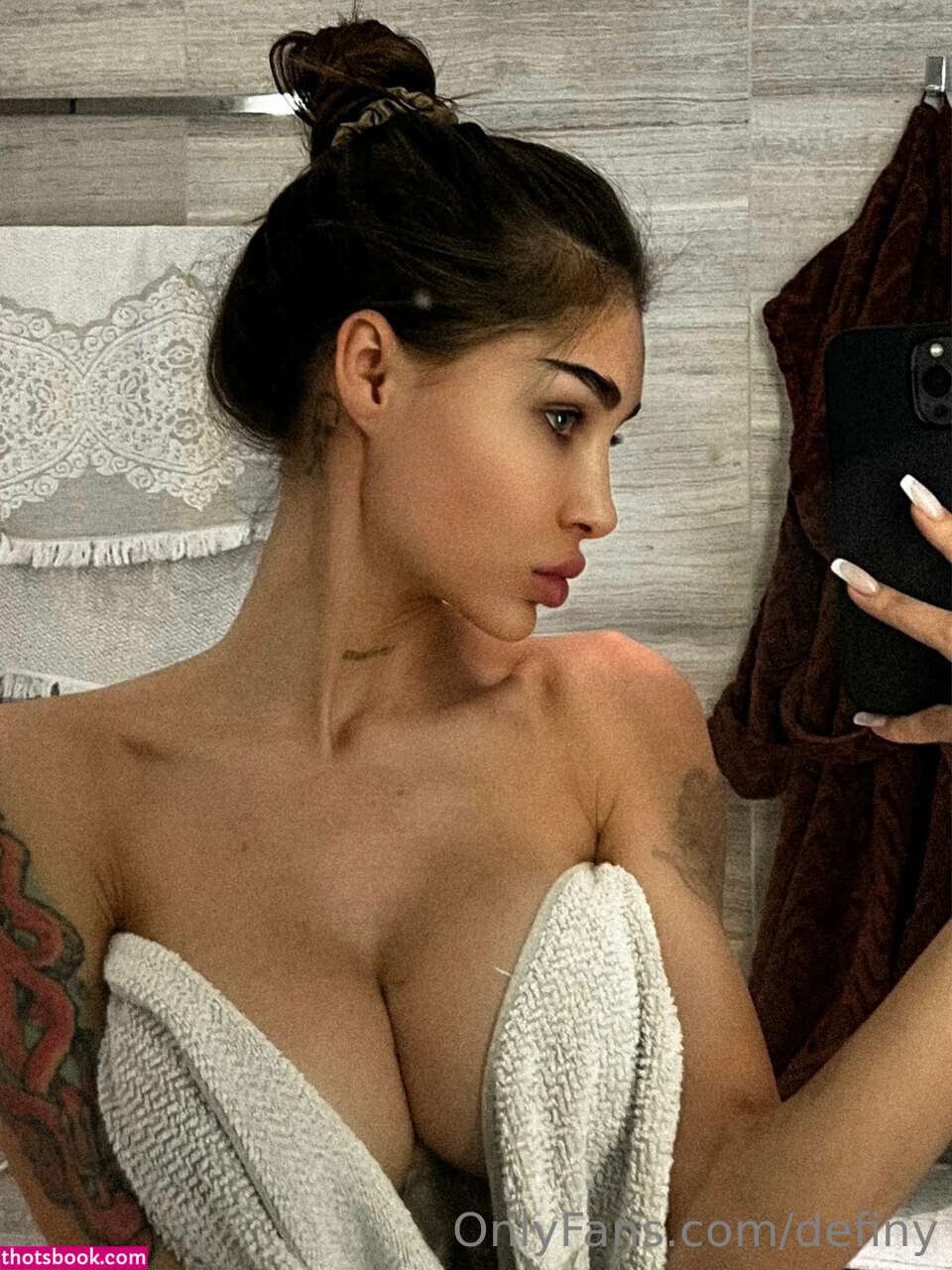 Elizabeth Definhy Photo #14