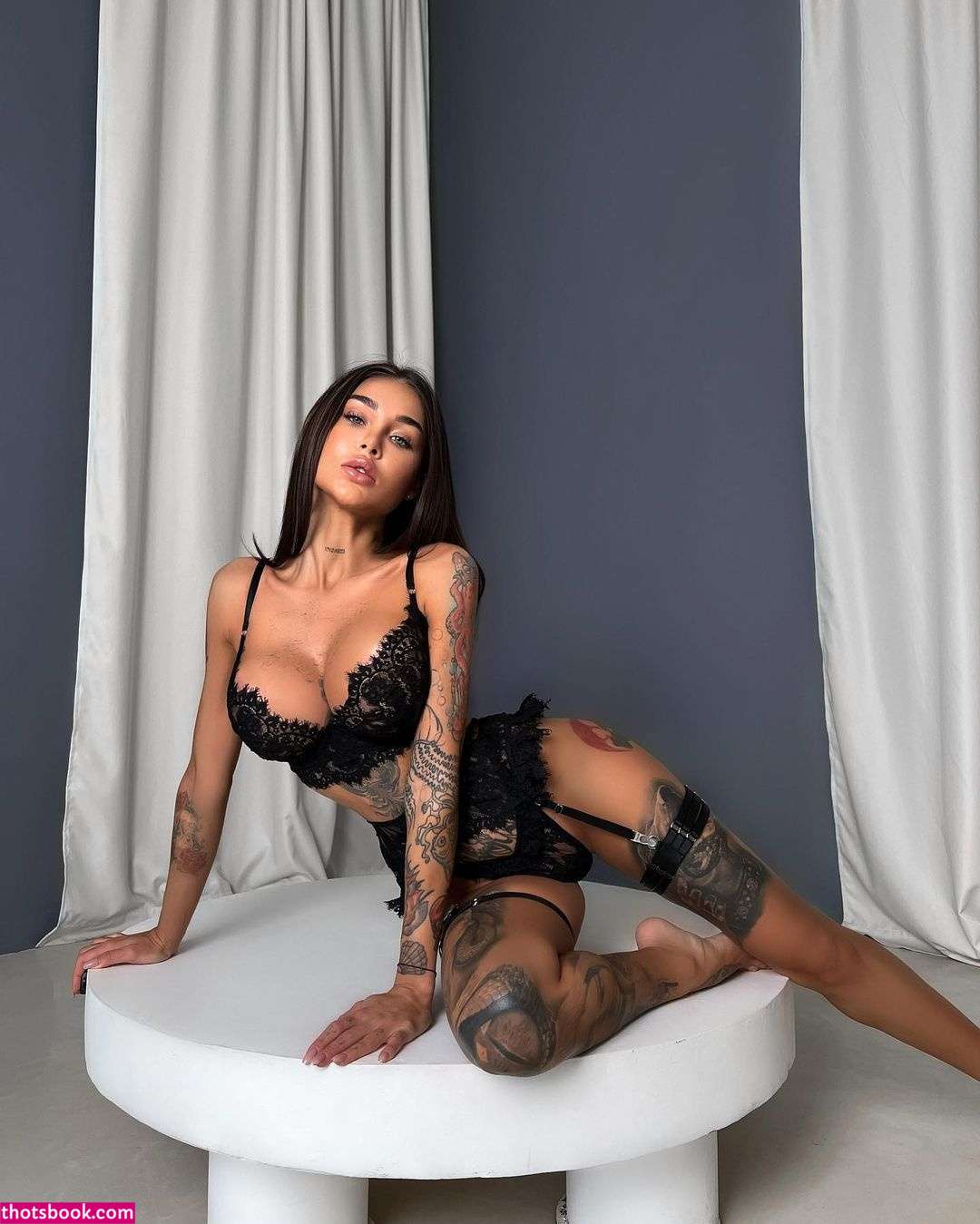 Elizabeth Definhy Photo #19