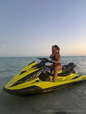Daphnejoy Photo #59