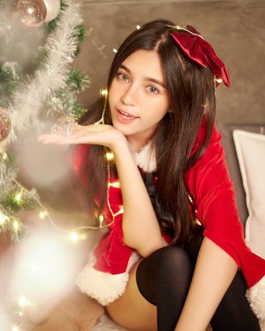 Isabelle Haris Post #10