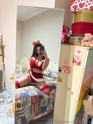 Ika Dauria Photo #3