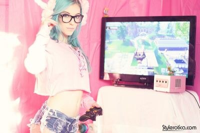 Invader Min Play With Me