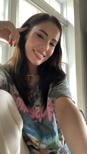 Erin Olash Photo #31