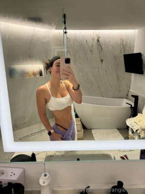 Angie Varona Photo #220