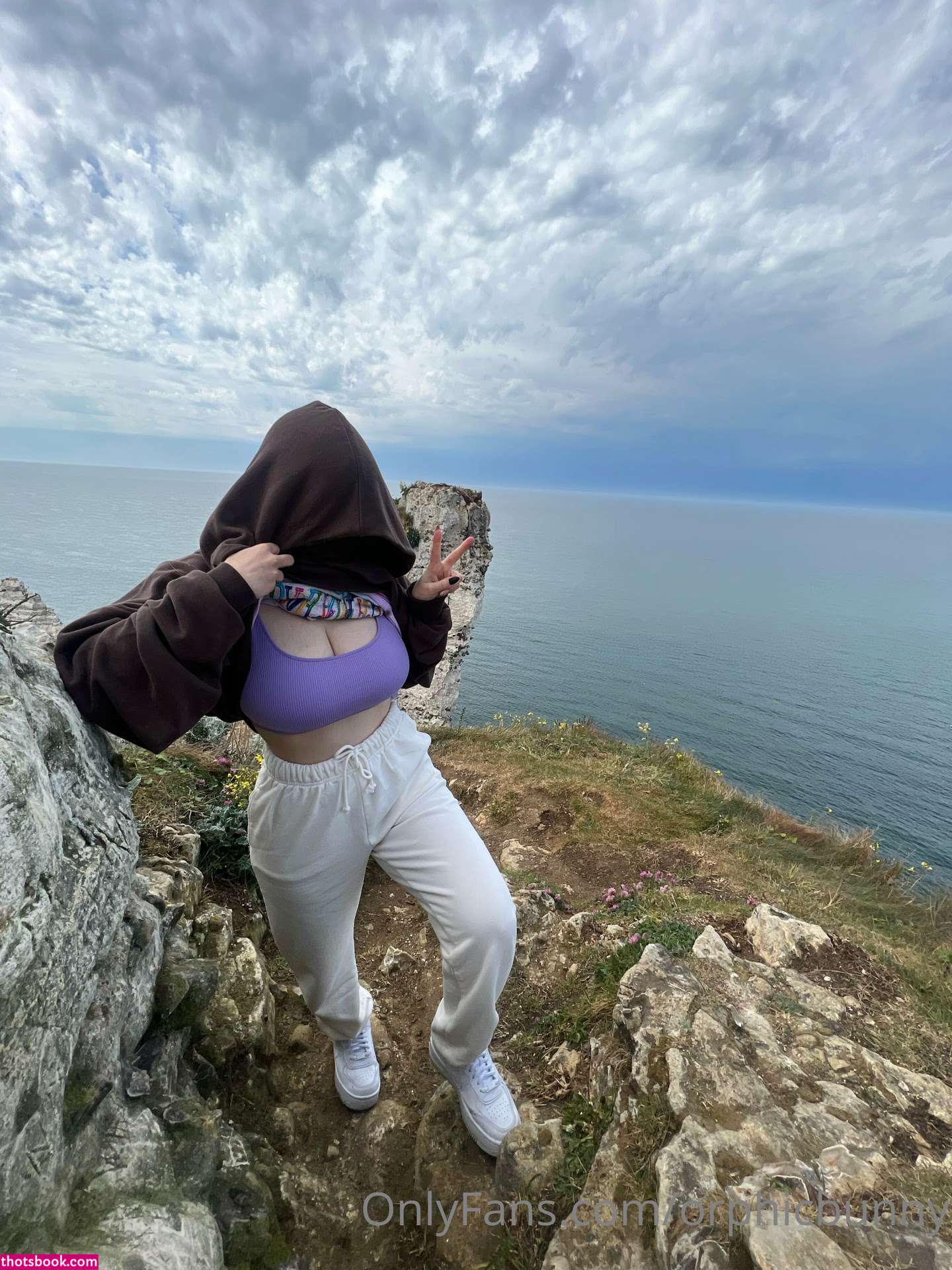 Monochromesan Photo #117