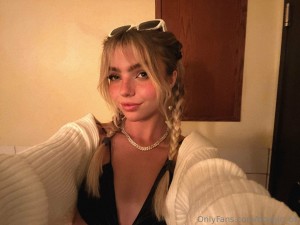 Brie Belle Photo #13