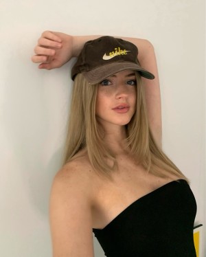 Emma Burnze Photo #24