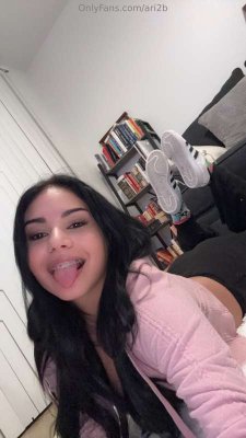 ari2b Photo #27