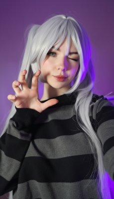 Eva Gros Photo #6