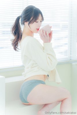 Saki Akai Photo #24