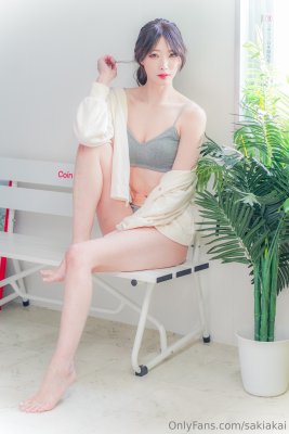 Saki Akai Photo #18