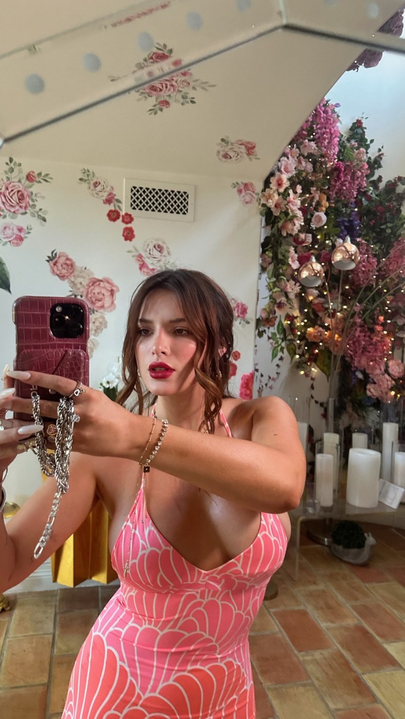 Bella Thorne Photo #401