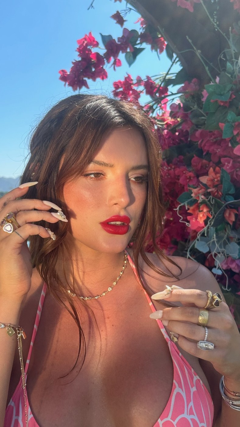 Bella Thorne Photo #397