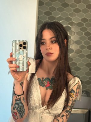 Anisa Jomha Photo #87