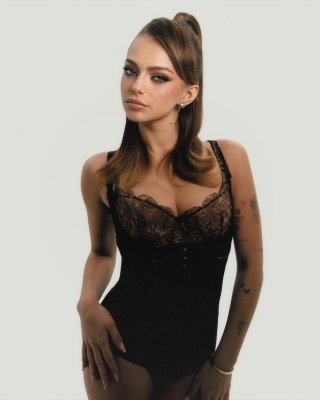 Jenni Serpi Photo #26