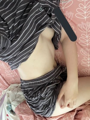 Applewdgirl Photo #3