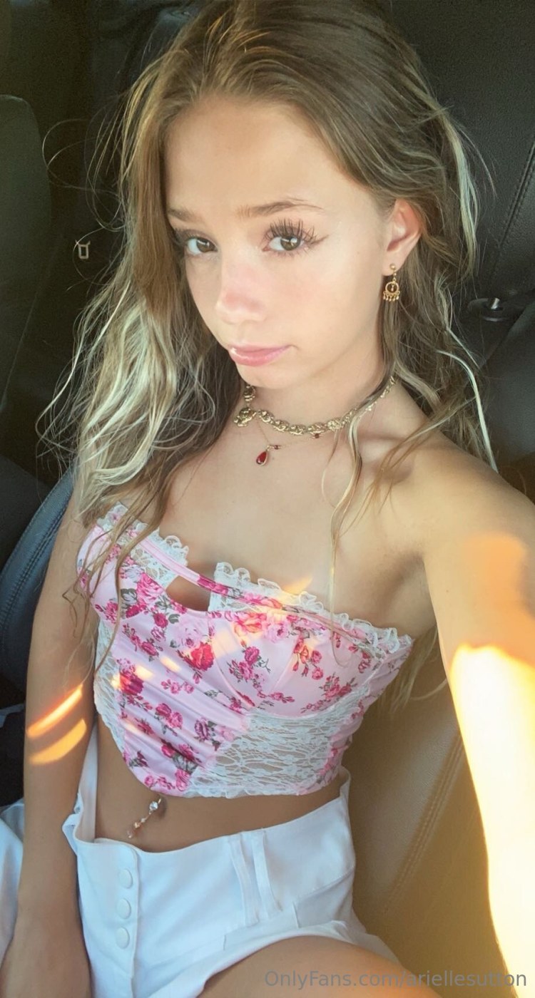 ariellesutton Photo #6