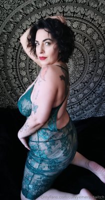 curvyemeraldwitch Photo #41