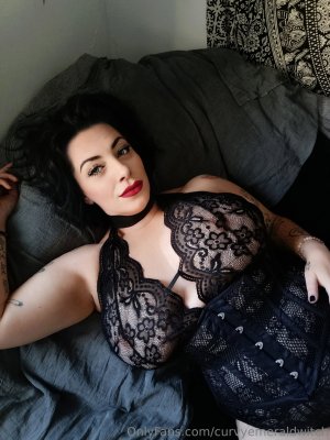 curvyemeraldwitch Photo #48
