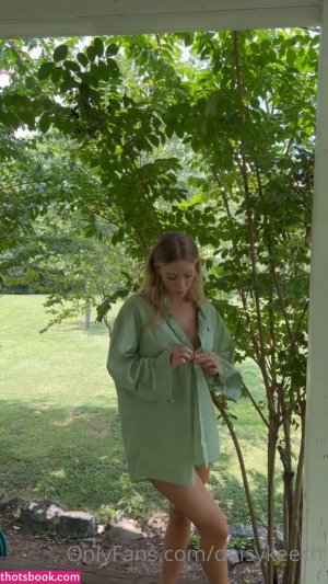 Daisy Keech Post #42