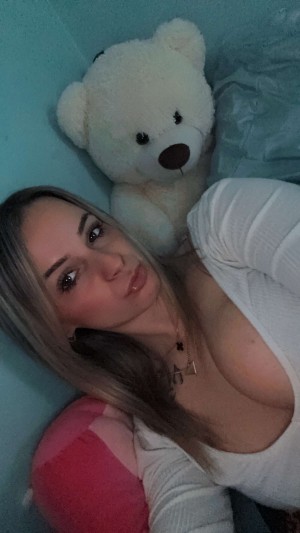 Kaitlyn Krems Photo #54