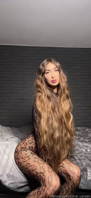 Coral Larsen Photo #212