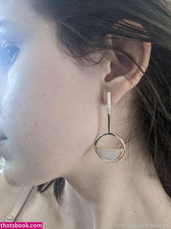 Aella Girl Photo #25