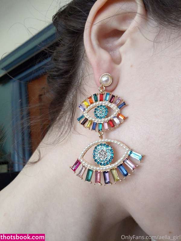 Aella Girl Photo #32